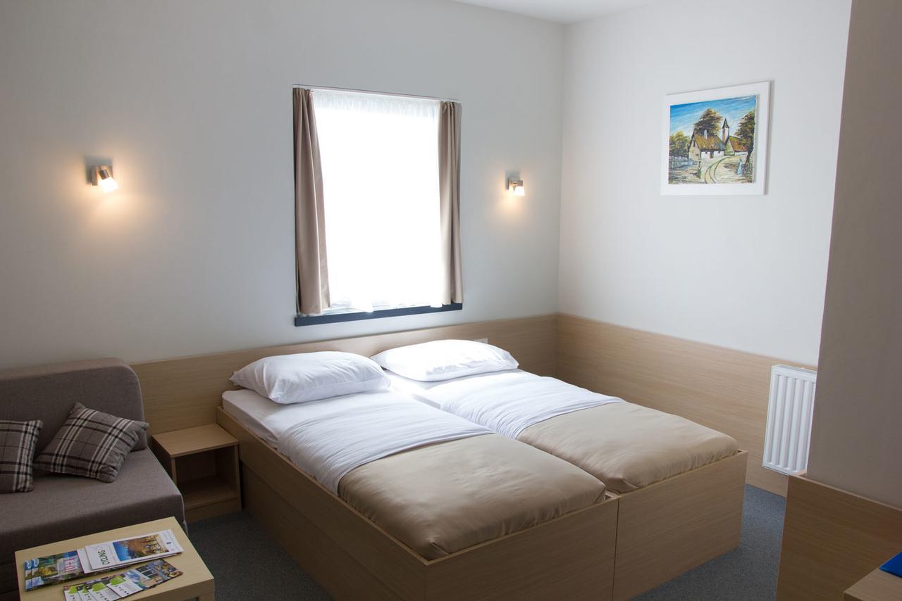 Hotel Lika Jug Brinje Екстериор снимка