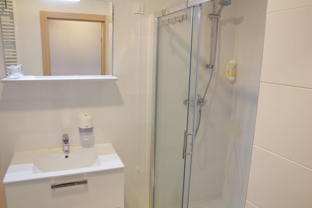 Hotel Lika Jug Brinje Екстериор снимка