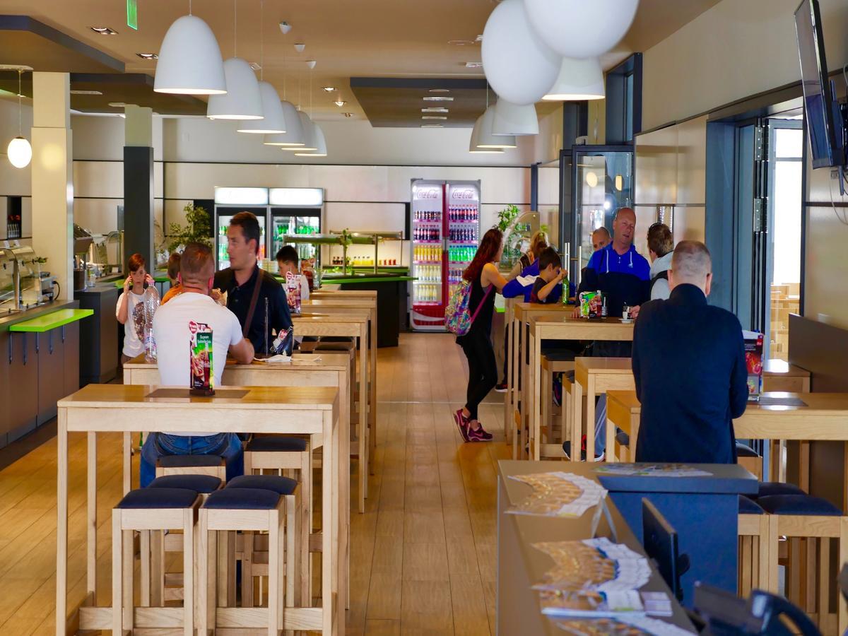 Hotel Lika Jug Brinje Екстериор снимка
